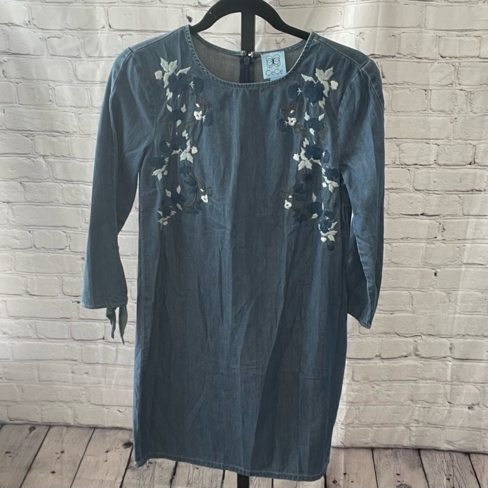 CeCe Womens Denim Shift Embroidered Floral Blue Chambray Winter Frost Size 2